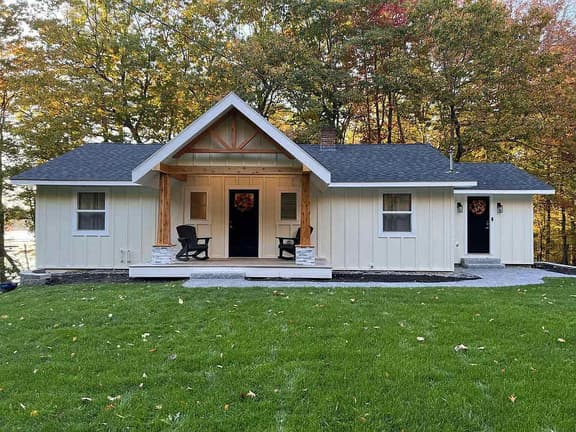 Sebago Basin Retreat | Walk to Lake | Mooring | Kayaks | Fire Pit
